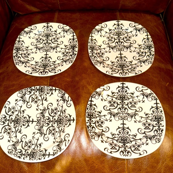 Pottery Barn Other - Pottery barn set of 4 Versailles 7”Collection plates